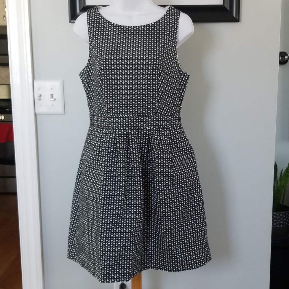 The Limited Black/White Triangle Pattered Dress 4